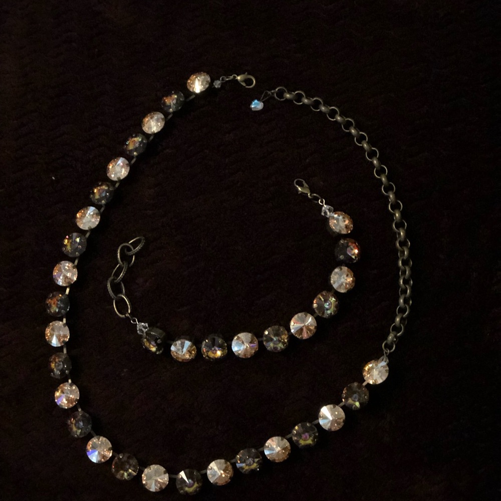 Sabika Large stone necklace,earring& bracelet set.